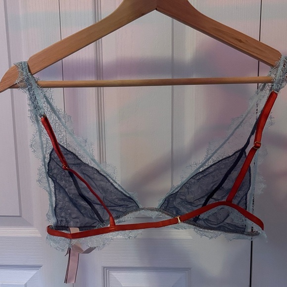 VS Victoria's Secret Elegant Lace Bralette size medium - Picture 2 of 3